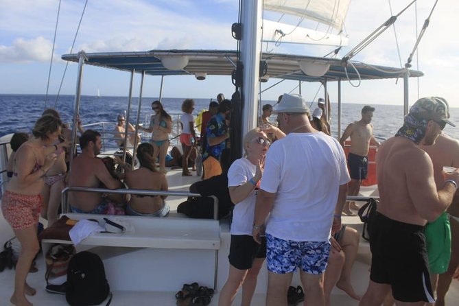 Party boat in Catamaran with Open Bar Only Adults + Snorkeling - Snacks, fruit, and the open bar