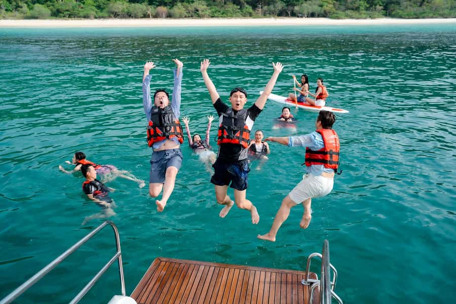 Pattaya: 3 Islands Catamaran Tour with Buffet Lunch - Koh Phai gives you two hours to slow down