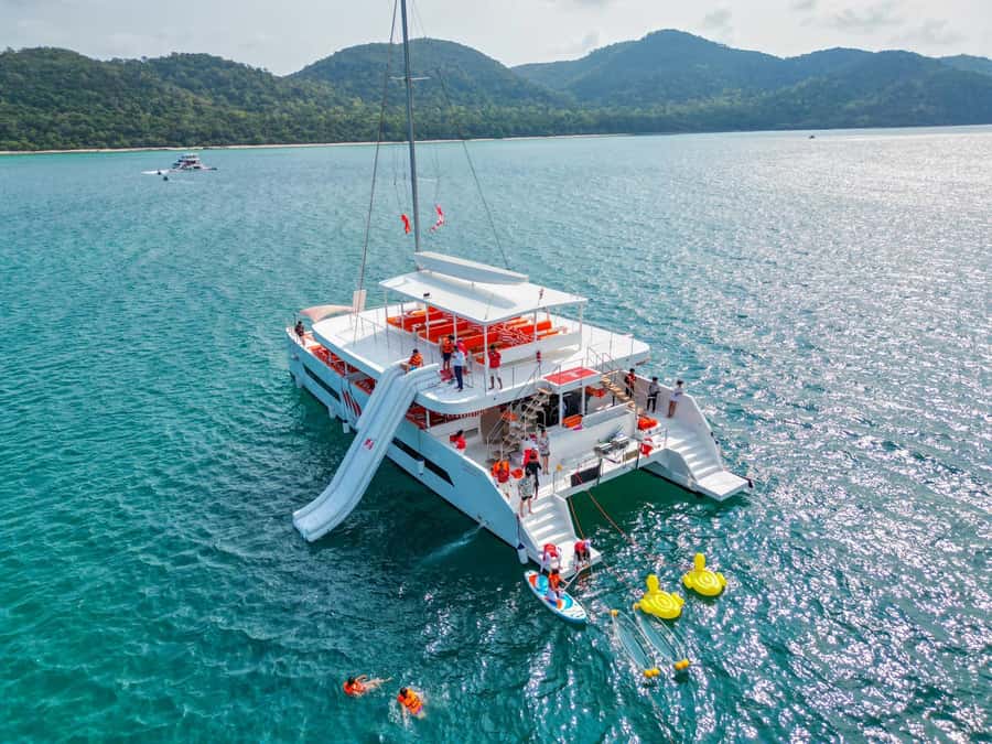 Pattaya: 3 Islands Hopping Day Tour on Catamaran with party - Lunch is included, but the buffet needs some patience