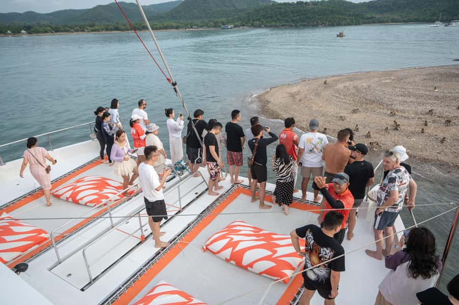 Pattaya: 3 Islands Hopping Day Tour on Catamaran with party - From relaxed cruise to DJ pool party