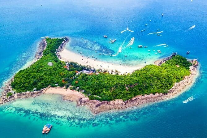 Pattaya: 3 Islands one day trip on Catamaran with Lunch - Koh Ped: monkeys and a change of mood