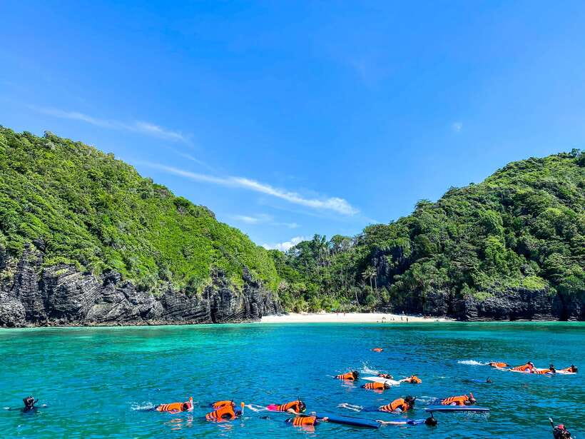 Phi Phi Highlight: Full-Day Island by Speedboat or Catamaran - Choosing between a speedboat and catamaran