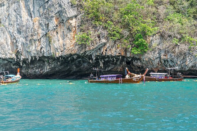 Phi Phi Island Adventure Day Tour from Phuket Speedboat/Catamaran - Phi Phi Don combines lunch with free time