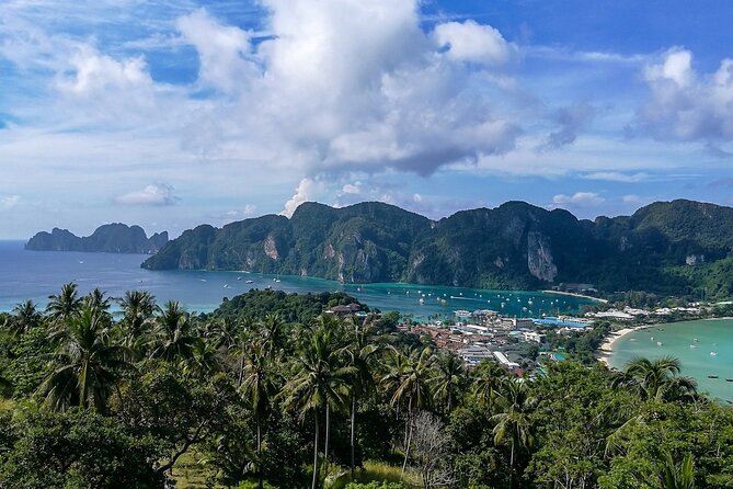 Phi Phi - Khai/Bamboo Islands Tour with Lunch by Speed Catamaran - Lunch at Phi Phi Don