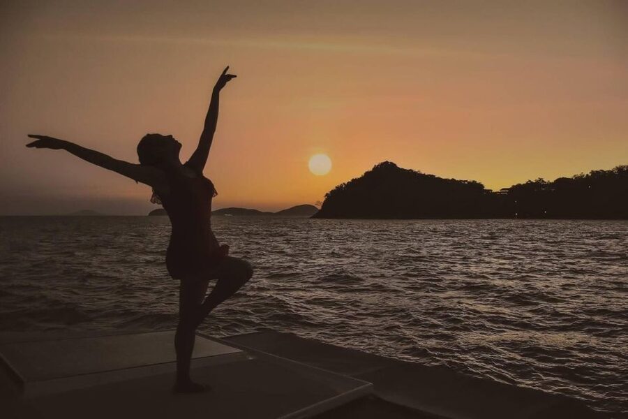 Phuket: Coral Island & Sunset Dinner by Sailing Catamaran - Coral Island: beach time with a few catches