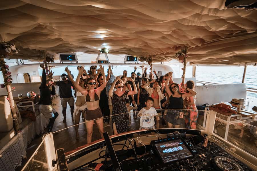 Phuket: Coral & Racha Sunset Luxury Catamaran Party Cruise - Lunch on board and the practical value of inclusions