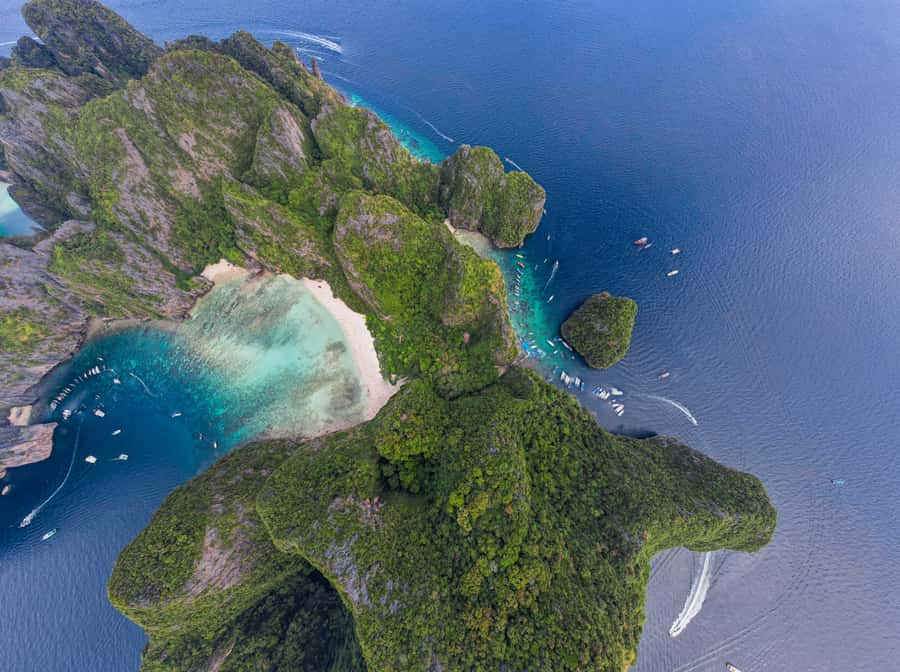 Phuket: Phi Phi, Bamboo & Maithon by Premium Speed Catamaran - Bamboo Island: your first proper swim