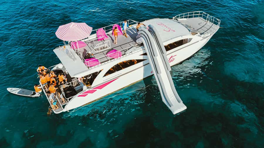 Phuket:Phi Phi, Bamboo, Maiton, Maya Speed Catamaran Tour - What this Phuket catamaran day is really like