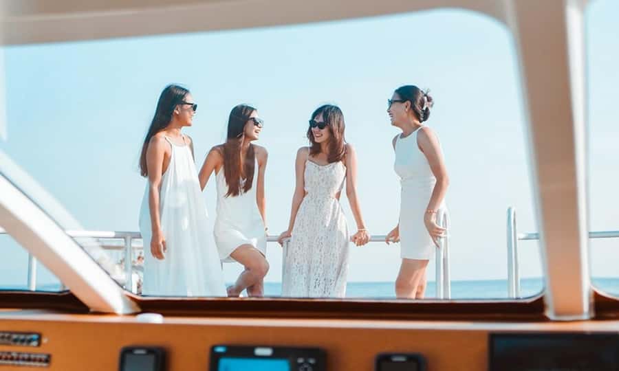 Phuket:Phi Phi, Bamboo, Maiton, Maya Speed Catamaran Tour - What $73 includes, and what it does not