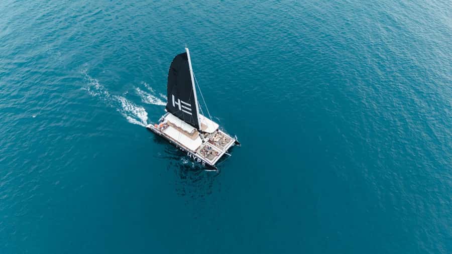 Phuket: Racha and Coral Island Sunset Catamaran Party Tour - Choosing between SUNWIND and Hype Black Pearl