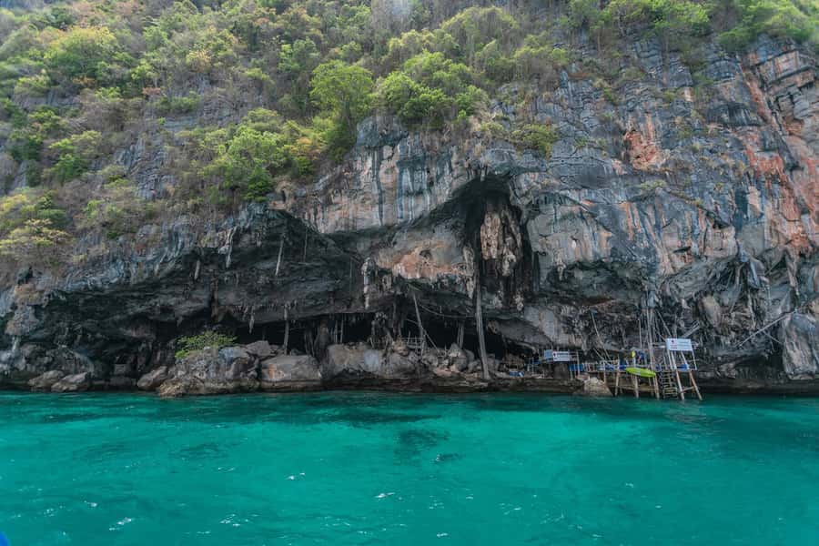 Phuket: Ultimate Phi Phi & Maya Bay Speed Catamaran Tour - Phi Phi Don lunch and the Ton Sai Bay stop