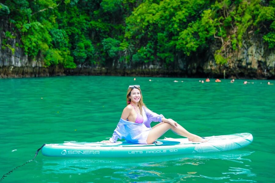 Phuket: Ultimate Phi Phi & Maya Bay Speed Catamaran Tour - Maya Bay and the famous beach