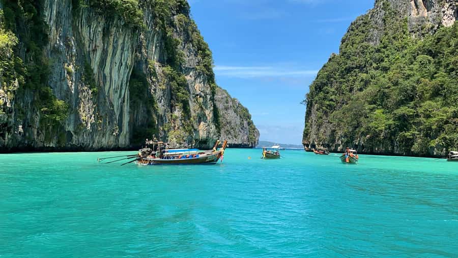 Phuket: Ultimate Phi Phi & Maya Bay Speed Catamaran Tour - Pileh Lagoon and optional water activities