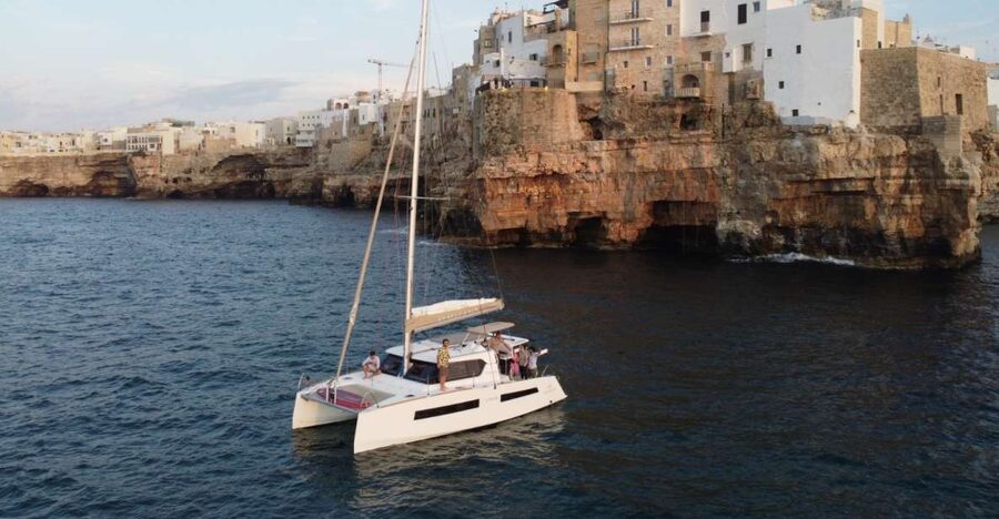 Polignano a Mare: Catamaran Tour with Aperitif & Local Food - Leaving Cala Ponte Marina for the Polignano cliffs