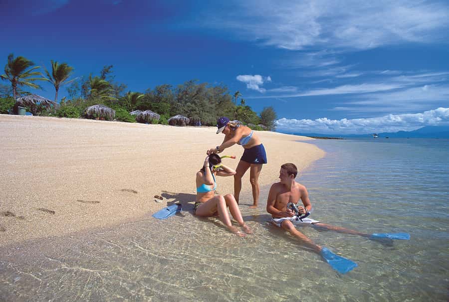 Port Douglas: Low Isles Afternoon Cruise on Luxury Catamaran - How small is the group?