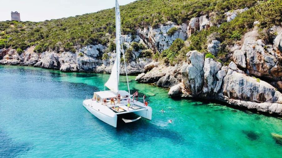 Porto Conte: Half-day catamaran tour with aperitif - Who should choose this experience
