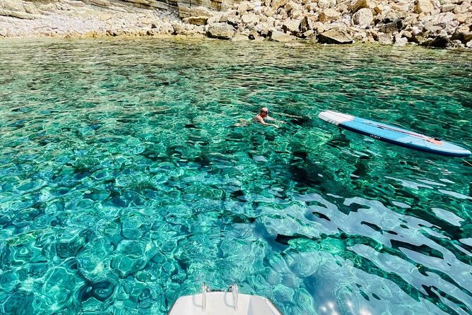 Porto Conte: Half-day catamaran tour with aperitif - Sailing toward Capo Caccia