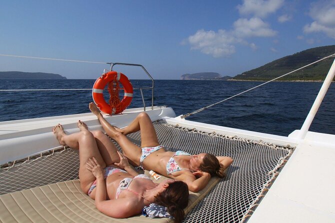 Porto Conte: Half-day catamaran tour with aperitif - Cala Dragunara and the swimming stop