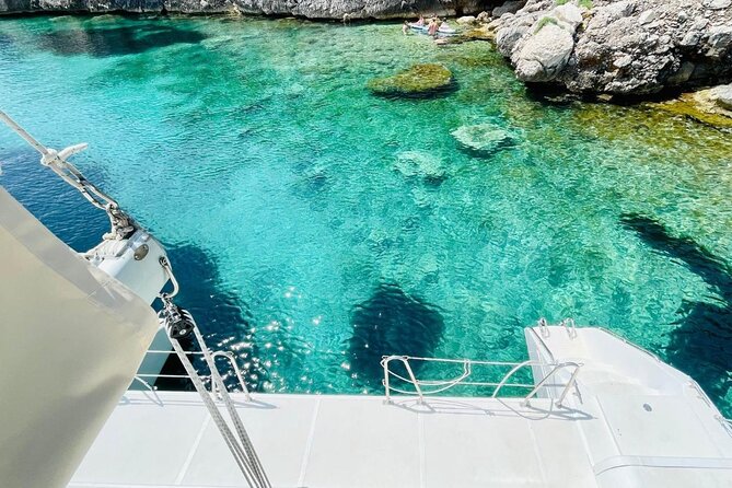 Porto Conte: Half-day catamaran tour with aperitif - Why the small group makes a difference