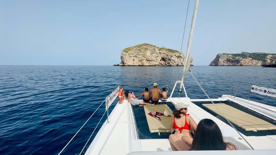 Porto Conte: Sunset catamaran excursion with aperitif - Who will enjoy this outing most