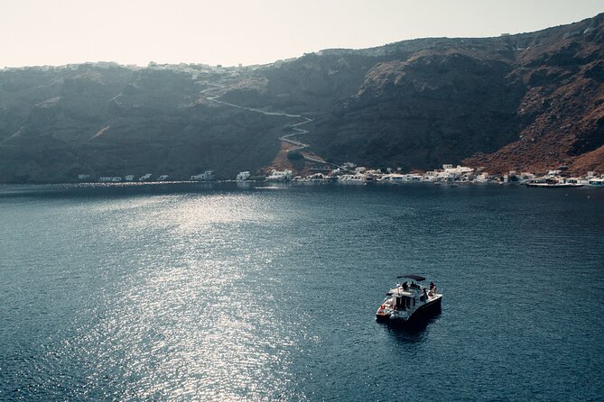 Private Caldera Cruise with Power Catamaran ENJOY incl. Meal & Drinks - White Beach, Red Beach, and swimming time