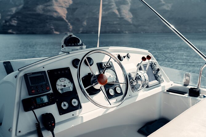 Private Caldera Cruise with Power Catamaran ENJOY incl. Meal & Drinks - Greek lunch, barbecue, and an open bar