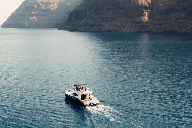 Private Caldera Cruise with Power Catamaran ENJOY incl. Meal & Drinks - What the crew adds to the day