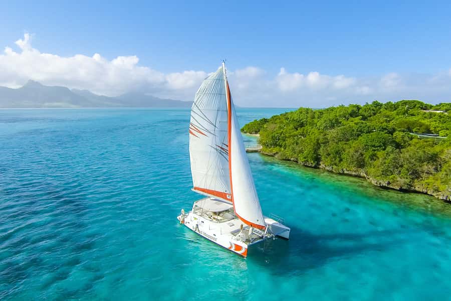 Private Catamaran Charter to Ile aux Cerfs - Why this private boat day works well