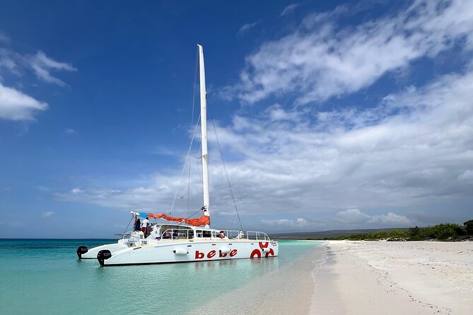 Private Catamaran Cruise to Bahia de las Aguilas - Sailing Across the Clear Waters of Bahía de las Aguilas