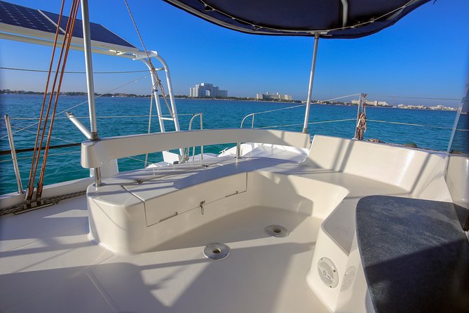 Private Catamaran from Cancun to Isla Mujeres | For up to 30 pepl - Lunch is the weak spot