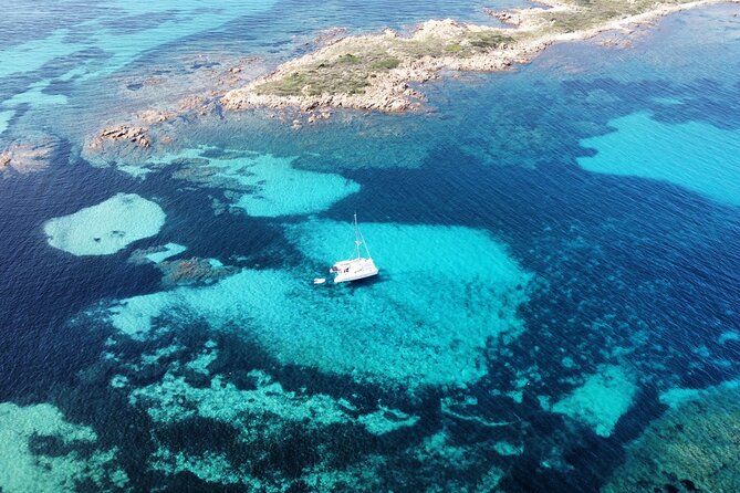 Private catamaran sailing trip around La Caletta -Berchida - Sardinia - Why this Sardinia sailing day works