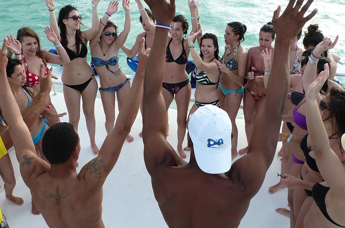 Private Catamaran Snorkeling Family Adventure - What the crew adds to the experience