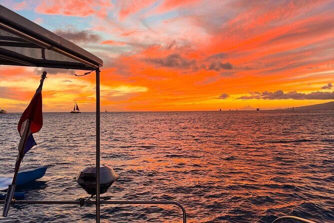 Private Catamaran Sunset Sail in Waikiki - What the crew adds to the evening