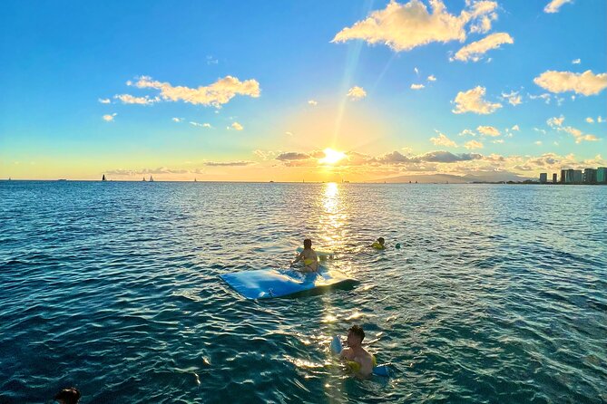 Private Catamaran Sunset Sail in Waikiki - The $900 price and who gets good value