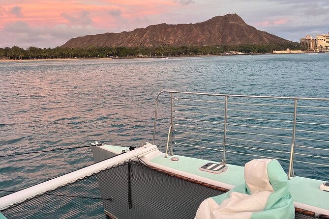 Private Catamaran Sunset Sail in Waikiki - How to make the most of your two hours
