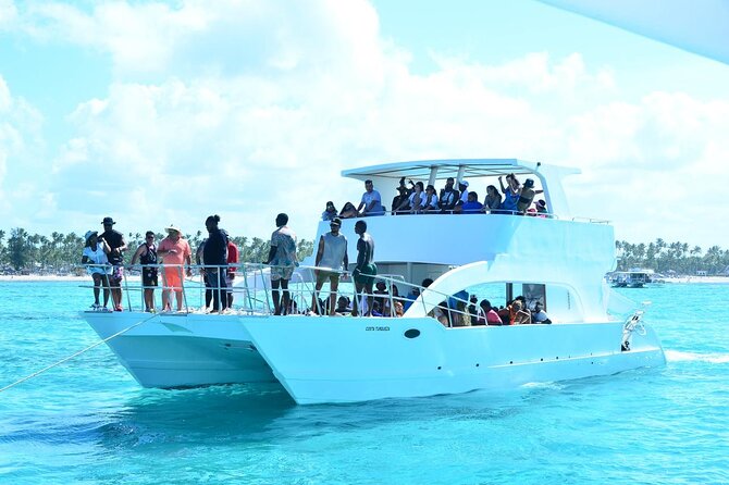 Private Catamaran with Sound system, Slide, Open bar & Snorkeling - Open bar, snacks, and the right expectations
