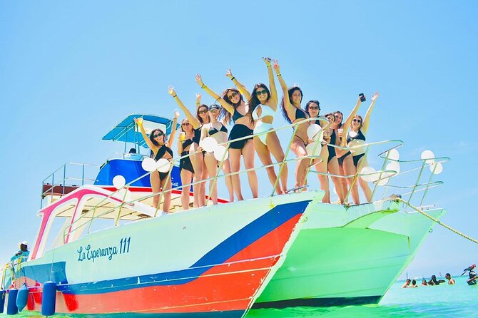 Private Catamaran wonderful Snorqueling slide & entartaiment team - The sandbank stop and open bar