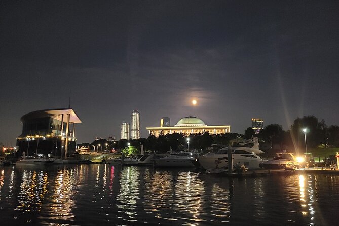 Private Catamaran Yacht Tour in Han River - A look at Seoul Marina and its 90 yachts