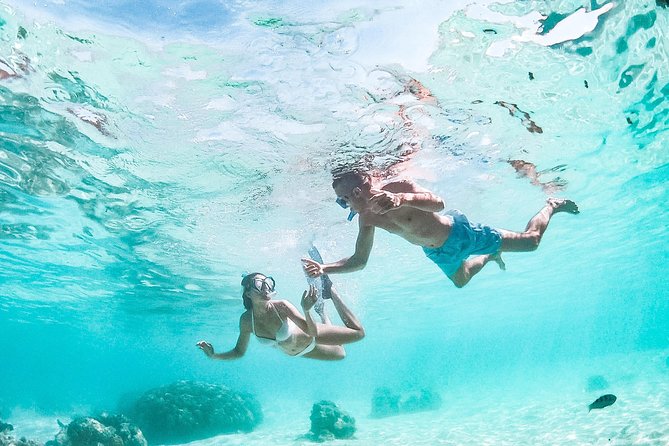 PRIVATE Full Day Tour : Moorea Snorkeling & Sailing on a Catamaran named Taboo - The crew and the tone of the outing