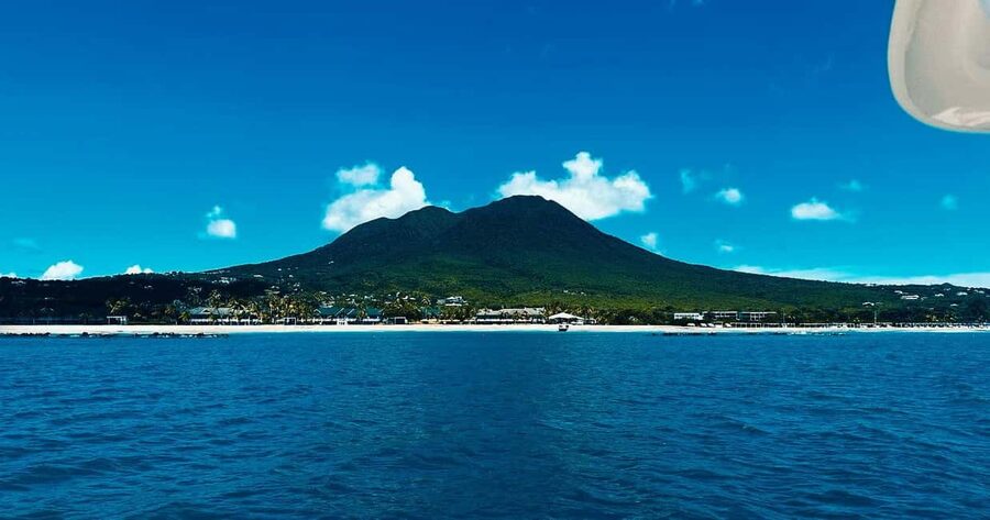 PRIVATE POWER CATAMARAN - Key points to know before booking