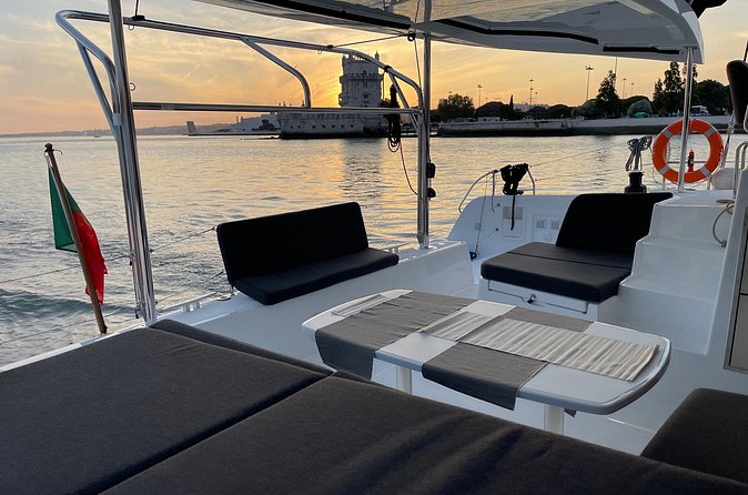 Private tour on a LUXURY Catamaran (Sunset and Wine Tour) - Cristo Rei across the water