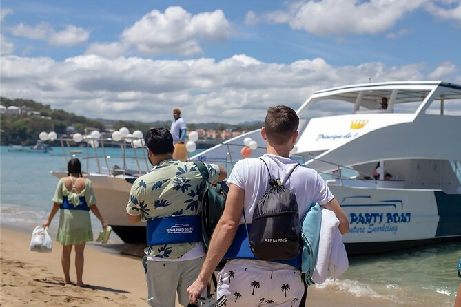 Puerto Plata Catamaran Cruise with Snorkeling, BBQ & Open Bar - The beginner snorkeling stop