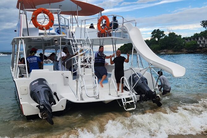 Puerto Plata : Party Boat Catamaran to Sosúa Bay - The snorkeling stop in Sosúa Bay