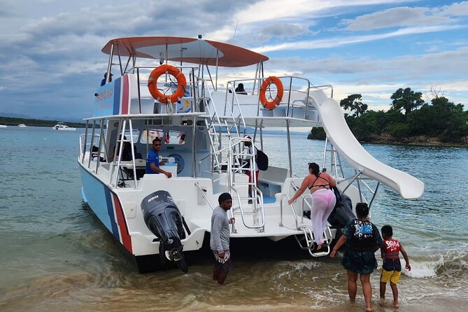 Puerto Plata : Party Boat Catamaran to Sosúa Bay - Sailing along the northern coast