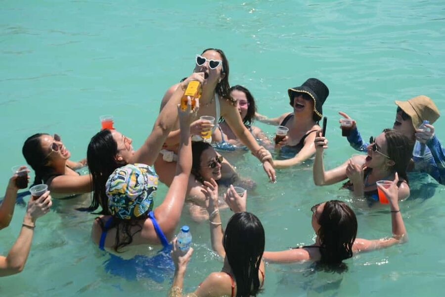 Punta Cana Private Catamaran Cruise, Open Bar & Snorkeling - Safety, service, and the photographer issue