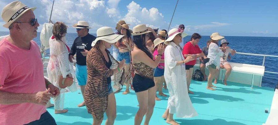 Punta Cana: Saona Island Catamaran Adventure with Lunch - Four hours on Saona, or less in practice?