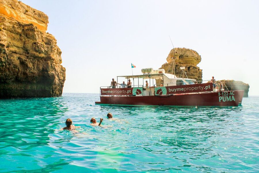 Quarteira: Benagil Cave Guided Catamaran Day Cruise & Drink - Setting out from Vilamoura Marina