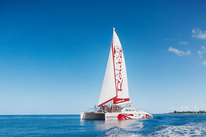 Reggae Catamaran and Snorkeling Open Bar Cruise Montego Bay - Cruising Montego Bay’s north coast