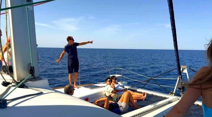Rethymno: Sunset Catamaran Cruise - Sushi & Open Bar - What the crew does well