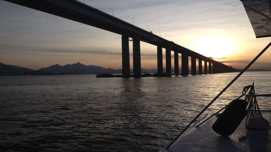 Rio: Guanabara Bay Boat Tour - Beaches and historic fortifications around the bay